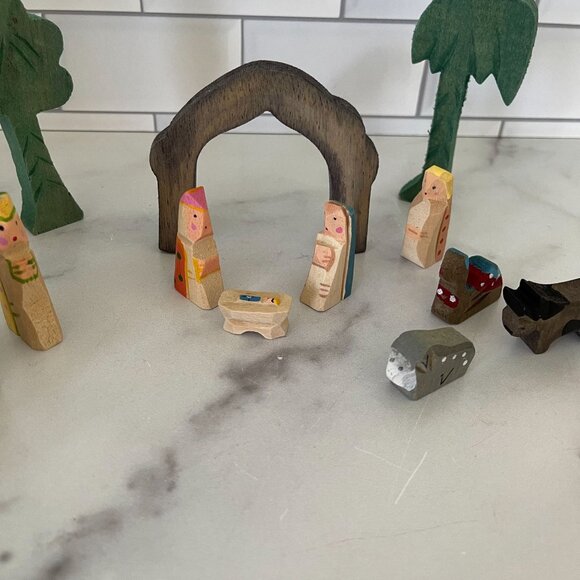 Vintage Pier One Hand-Painted Wooden Nativity Set 16 Set - Picture 3 of 6